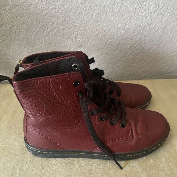 Women’s Dr. Martens - Picture 4 of 7